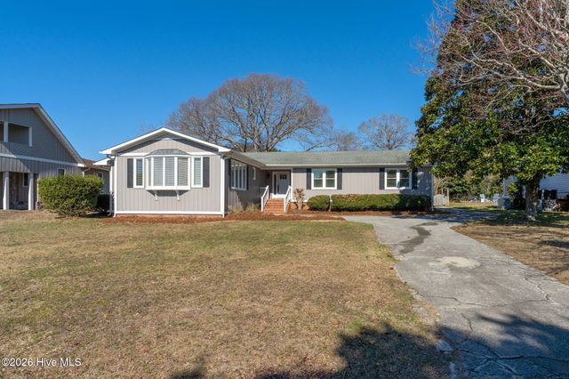 1966 Kings Landing Road, Hampstead, NC 28443