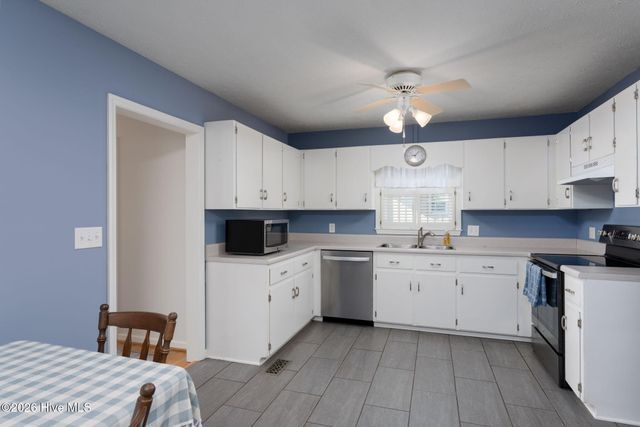 1966 Kings Landing Road, Hampstead, NC 28443