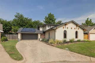 9209 Knightsbridge Road, Oklahoma City, OK 73132