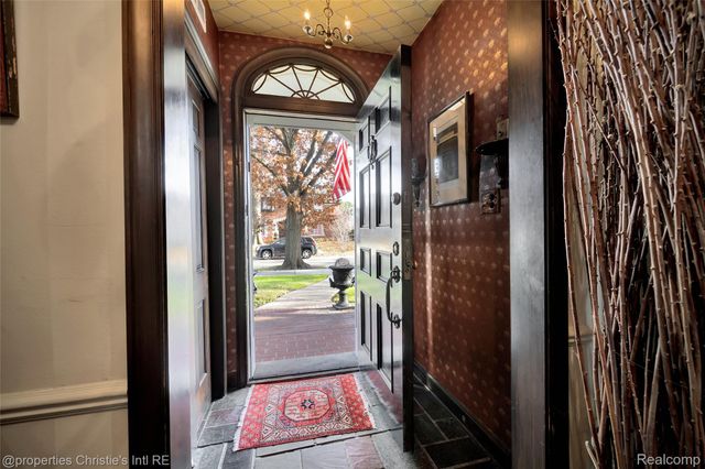 19635 Shrewsbury Road, Detroit, MI 48221