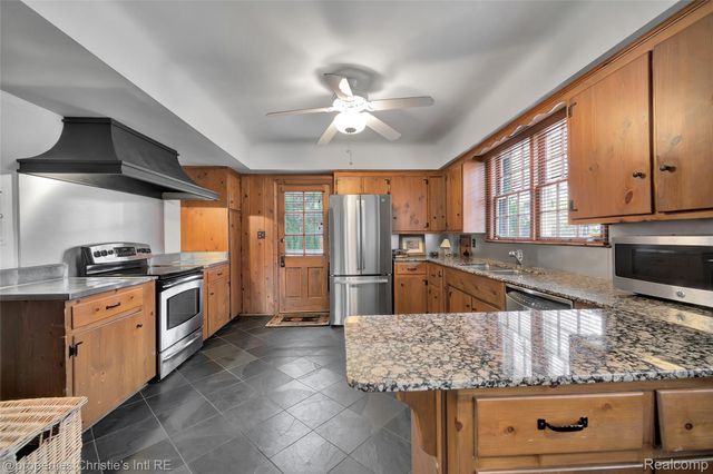 19635 Shrewsbury Road, Detroit, MI 48221