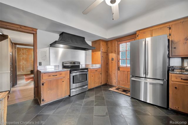 19635 Shrewsbury Road, Detroit, MI 48221