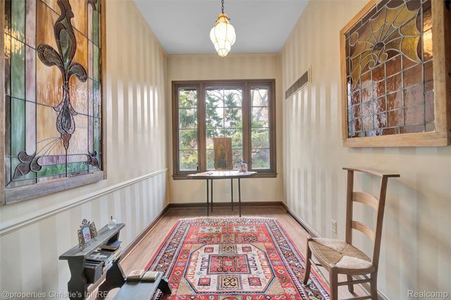 19635 Shrewsbury Road, Detroit, MI 48221