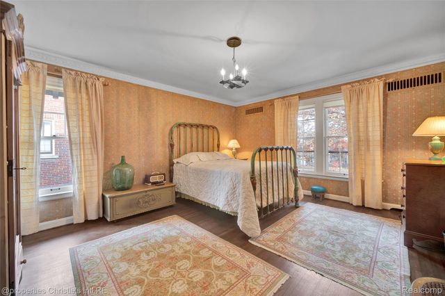 19635 Shrewsbury Road, Detroit, MI 48221