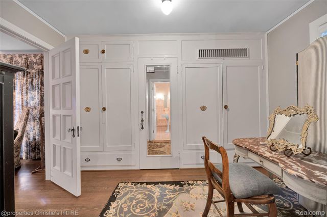 19635 Shrewsbury Road, Detroit, MI 48221