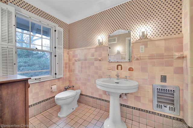 19635 Shrewsbury Road, Detroit, MI 48221