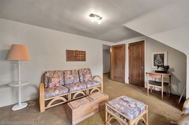 19635 Shrewsbury Road, Detroit, MI 48221