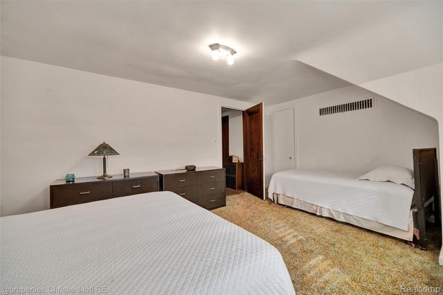 19635 Shrewsbury Road, Detroit, MI 48221