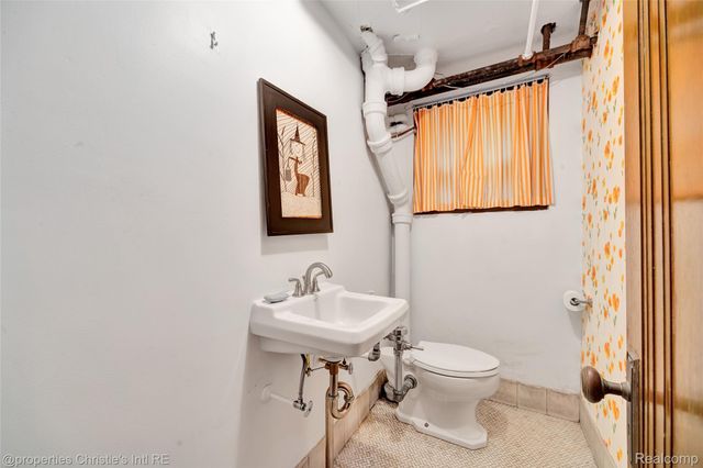 19635 Shrewsbury Road, Detroit, MI 48221