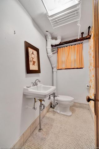 19635 Shrewsbury Road, Detroit, MI 48221