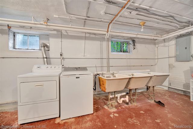 19635 Shrewsbury Road, Detroit, MI 48221