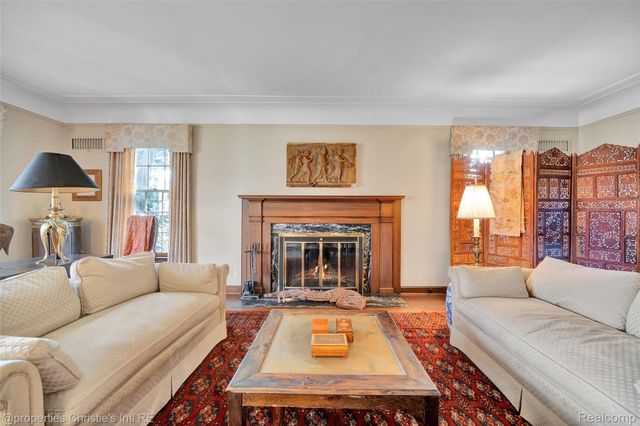 19635 Shrewsbury Road, Detroit, MI 48221