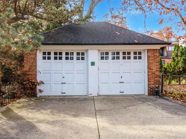 19635 Shrewsbury Road, Detroit, MI 48221