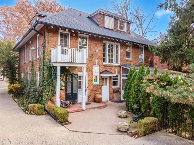 19635 Shrewsbury Road, Detroit, MI 48221