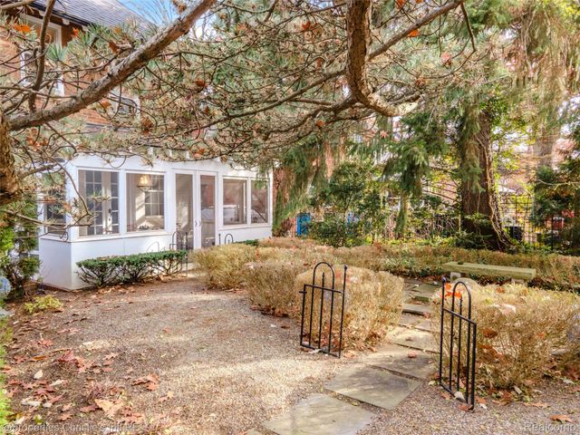 19635 Shrewsbury Road, Detroit, MI 48221