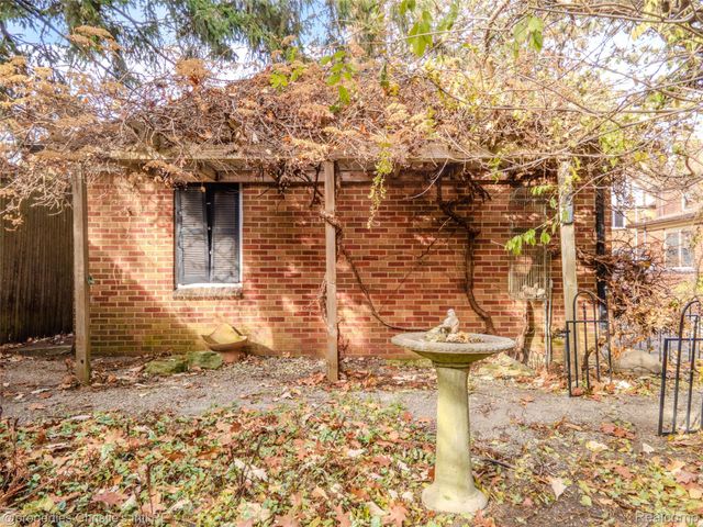 19635 Shrewsbury Road, Detroit, MI 48221