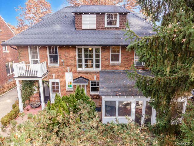 19635 Shrewsbury Road, Detroit, MI 48221