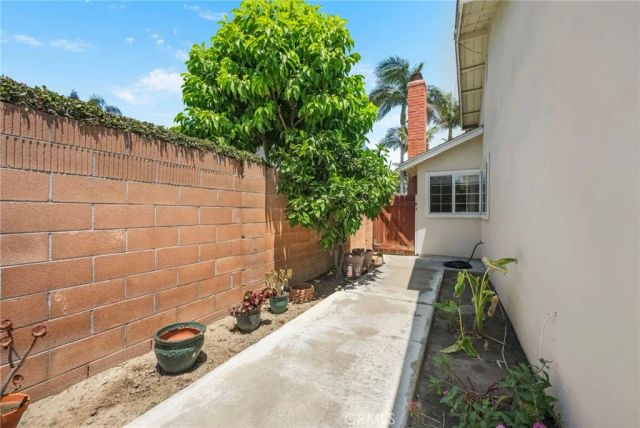 19541 Hartsdale, Huntington Beach, CA 92646