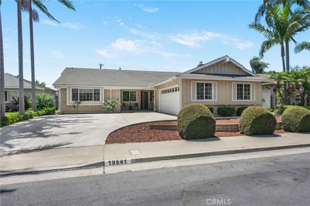 19541 Hartsdale, Huntington Beach, CA 92646