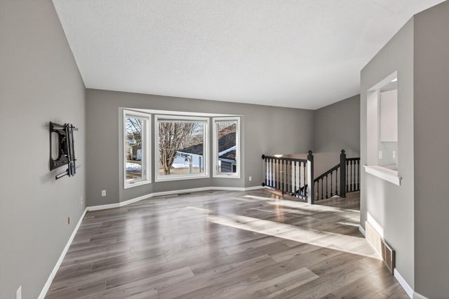 13995 Brunswick Avenue S, Savage, MN 55378