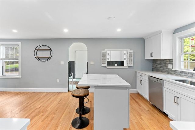10 Forrest Rd, Walpole, MA 02081