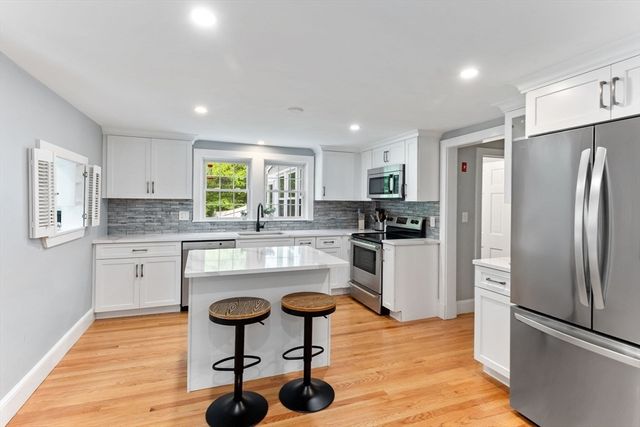 10 Forrest Rd, Walpole, MA 02081