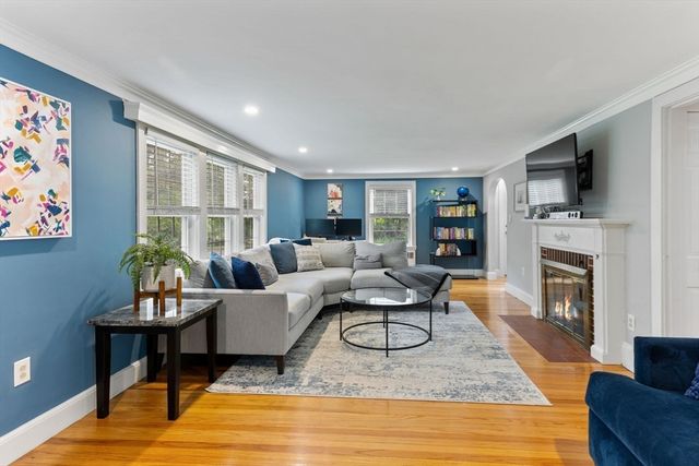 10 Forrest Rd, Walpole, MA 02081