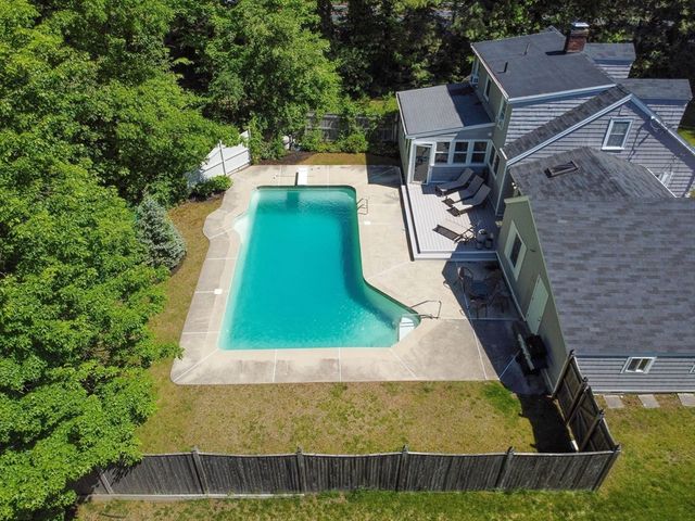 10 Forrest Rd, Walpole, MA 02081