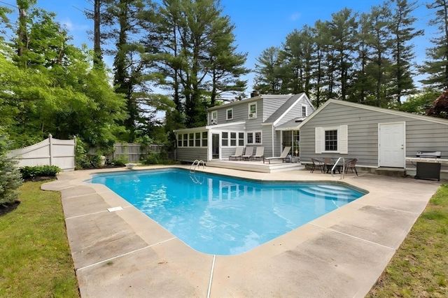 10 Forrest Rd, Walpole, MA 02081