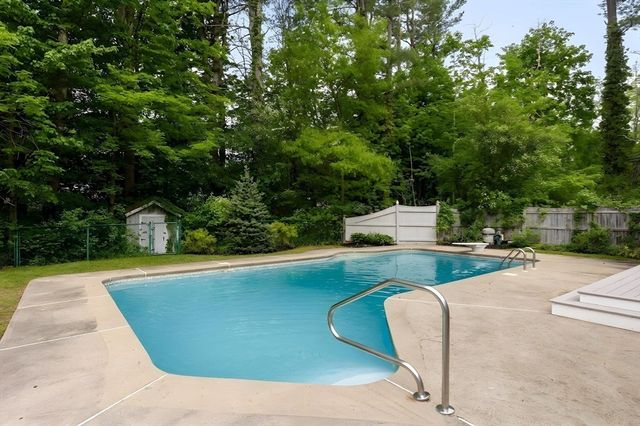 10 Forrest Rd, Walpole, MA 02081