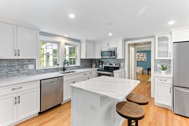 10 Forrest Rd, Walpole, MA 02081