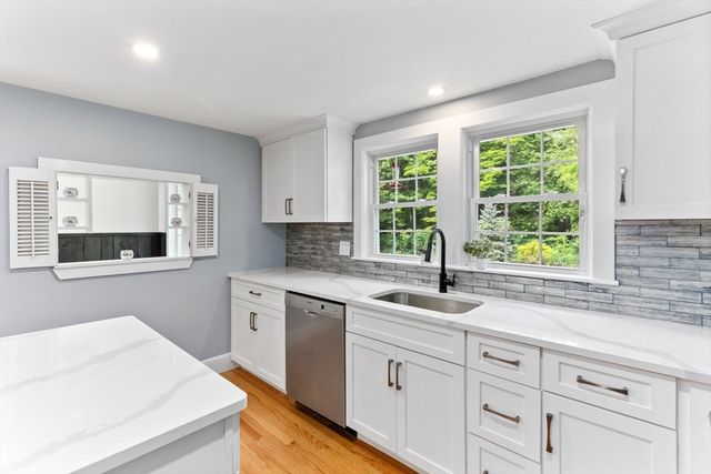 10 Forrest Rd, Walpole, MA 02081