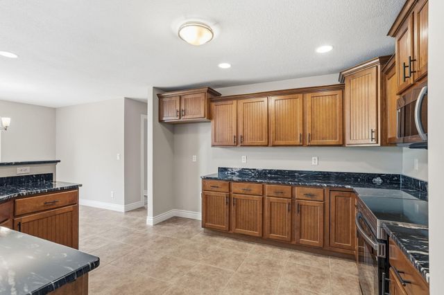 3002 BALLARD MILL DR, Columbia, MO 65203
