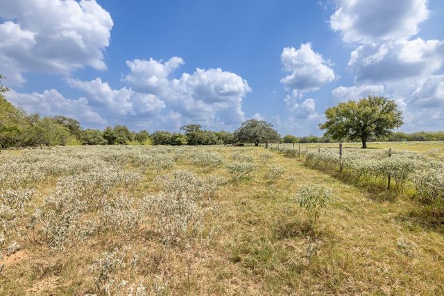 4725 Fm 532 E, Gonzales, TX 78629