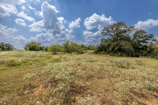 4725 Fm 532 E, Gonzales, TX 78629