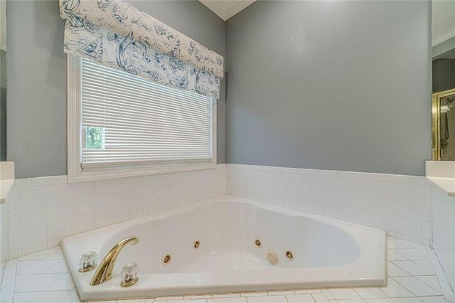 395 Amberbrook Circle, Grayson, GA 30017