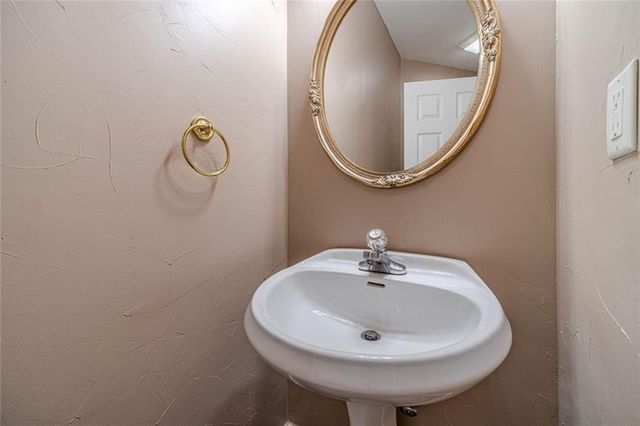 395 Amberbrook Circle, Grayson, GA 30017