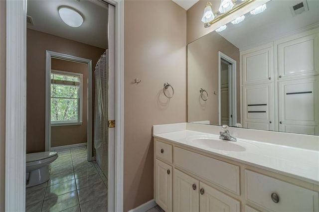 395 Amberbrook Circle, Grayson, GA 30017