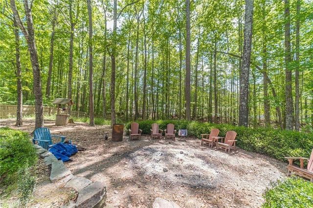 395 Amberbrook Circle, Grayson, GA 30017