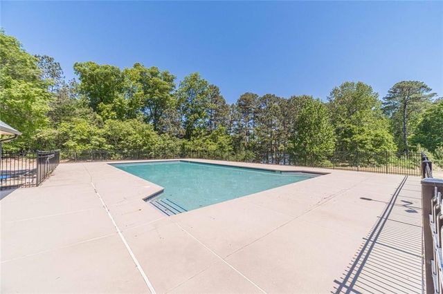 395 Amberbrook Circle, Grayson, GA 30017