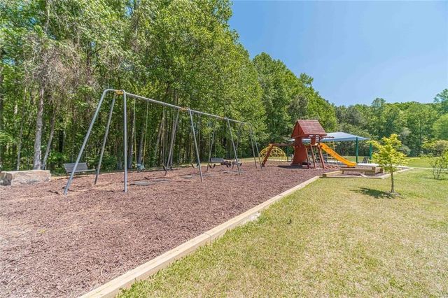 395 Amberbrook Circle, Grayson, GA 30017