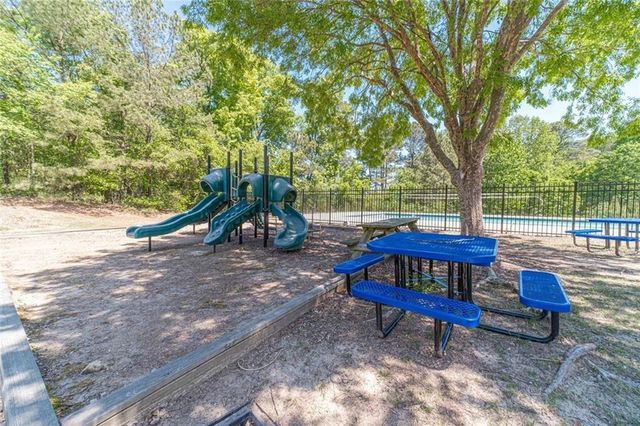 395 Amberbrook Circle, Grayson, GA 30017