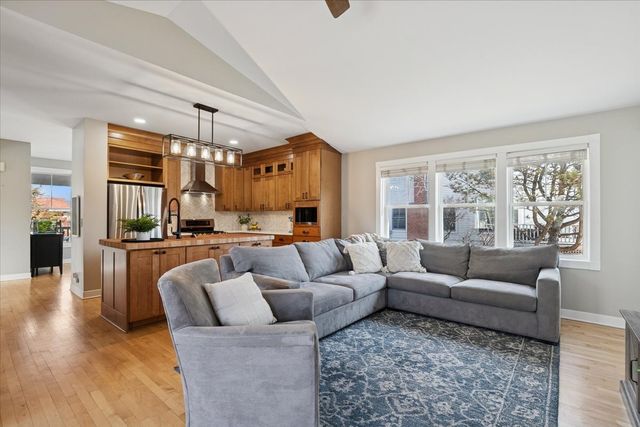 1571 Amos Bennett Street, Grayslake, IL 60030