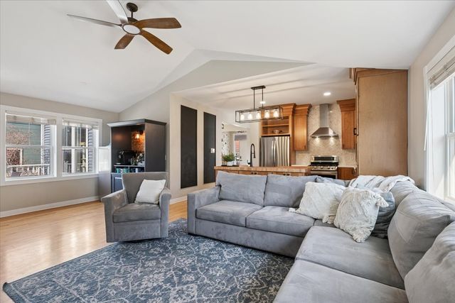 1571 Amos Bennett Street, Grayslake, IL 60030