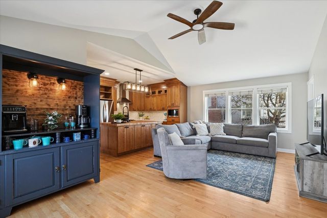 1571 Amos Bennett Street, Grayslake, IL 60030