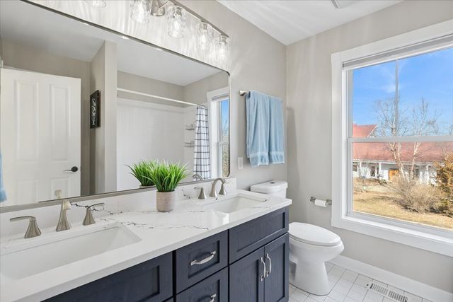 1571 Amos Bennett Street, Grayslake, IL 60030