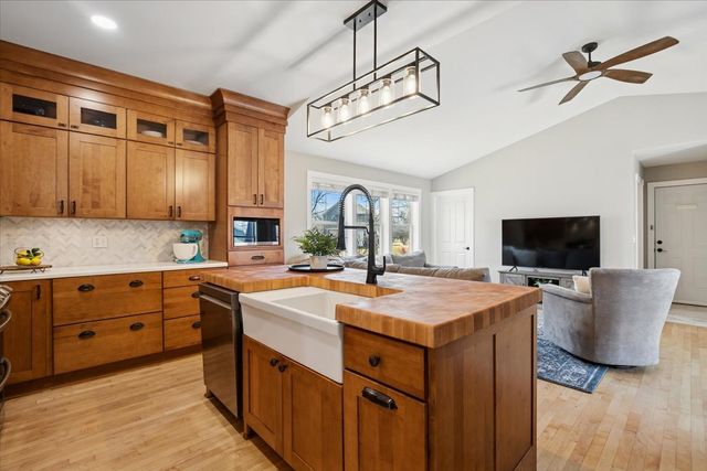 1571 Amos Bennett Street, Grayslake, IL 60030