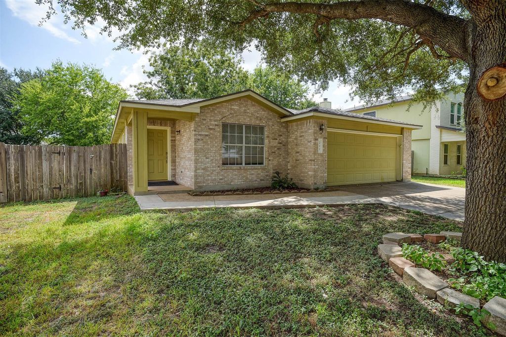 211 Bryant DR, Bastrop, TX 78602