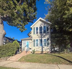 831 S McAlister Avenue, Waukegan, IL 60085