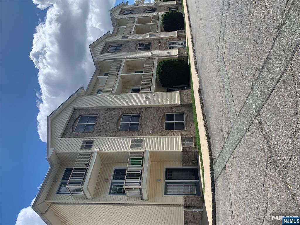 520 Victor Street 49, Saddle Brook, NJ 07663